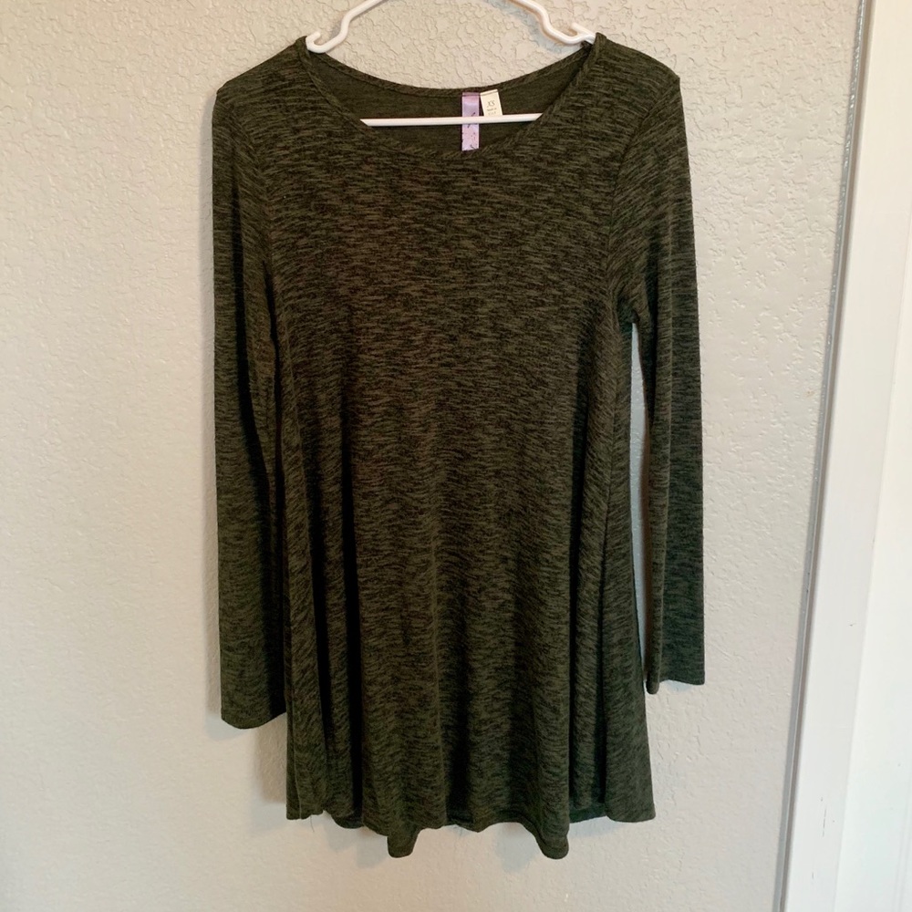 Green long-sleeve dress